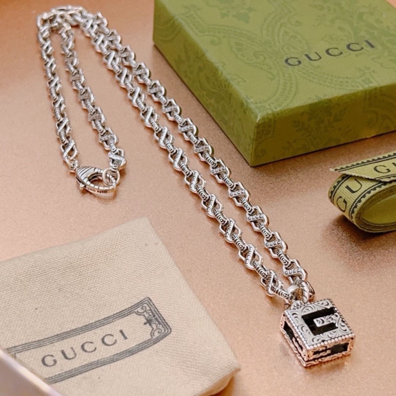 G*u*i necklaces
